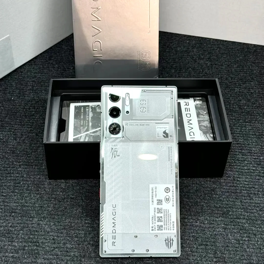 هاتف ألعاب Nubia Red Magic 9pro مستعمل. يحتوي حافظة الهواتف الذكية على غطاء خلفي أسود/أبيض/شفاف.