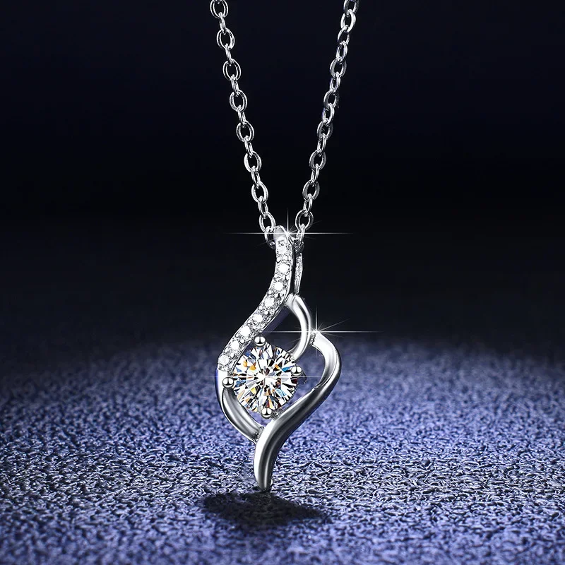 18K gold inlaid diamond pendant, 0.5 carat moissanite necklace pendant, PT950 platinum women's classic collarbone chain