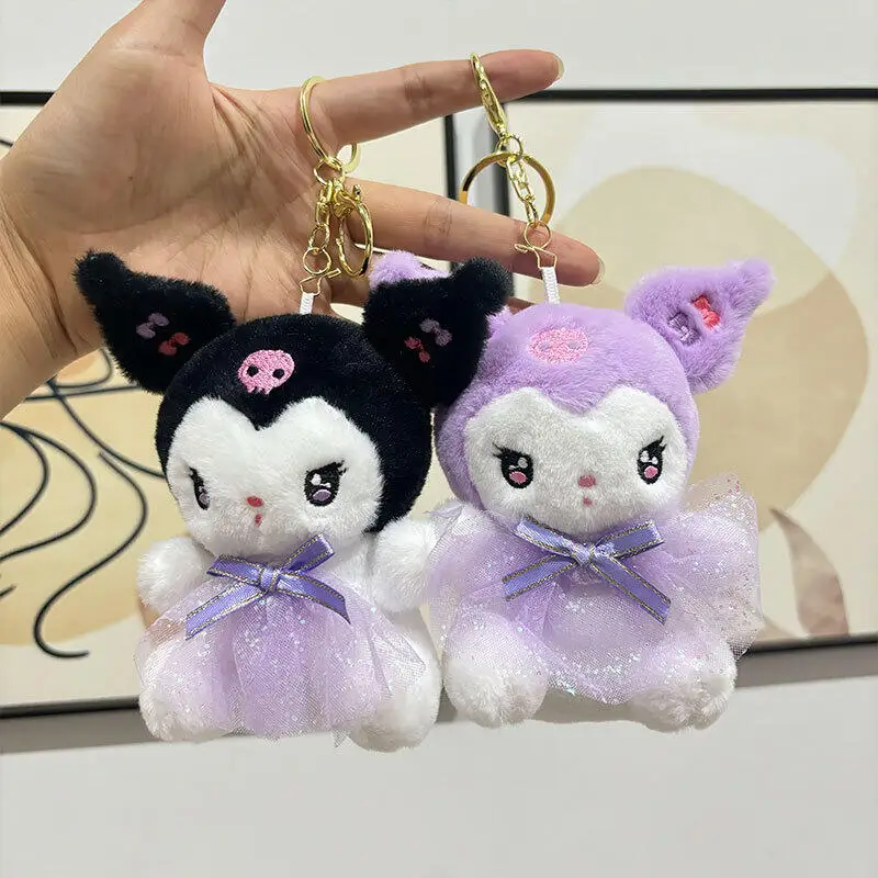 

Милый плюшевый брелок Sanrio Kuromi с юбкой из пряжи, милая мультяшная кукла, мягкая игрушка, подвеска для сумки, маленький подарок-шарм для девочек