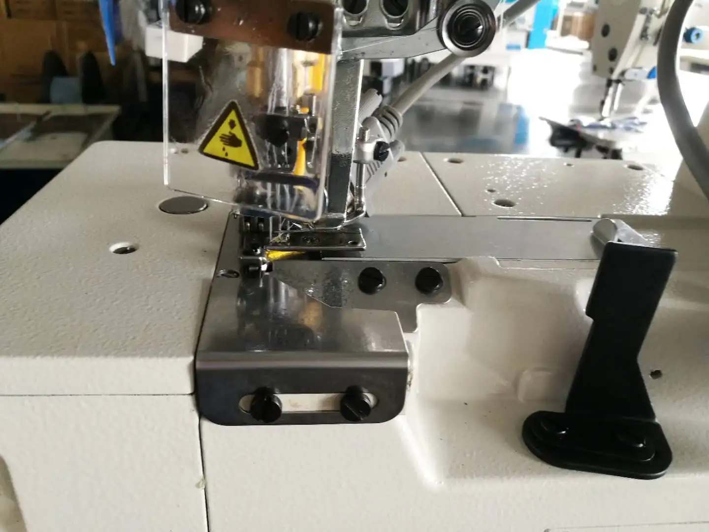 ZY500-02BBD DRIVE DIRETO DE ALTA VELOCIDADE ROLLED-EDGE STRETCH PREÇO DE MÁQUINA DE COSTURA DE INTERLOCO PLANO