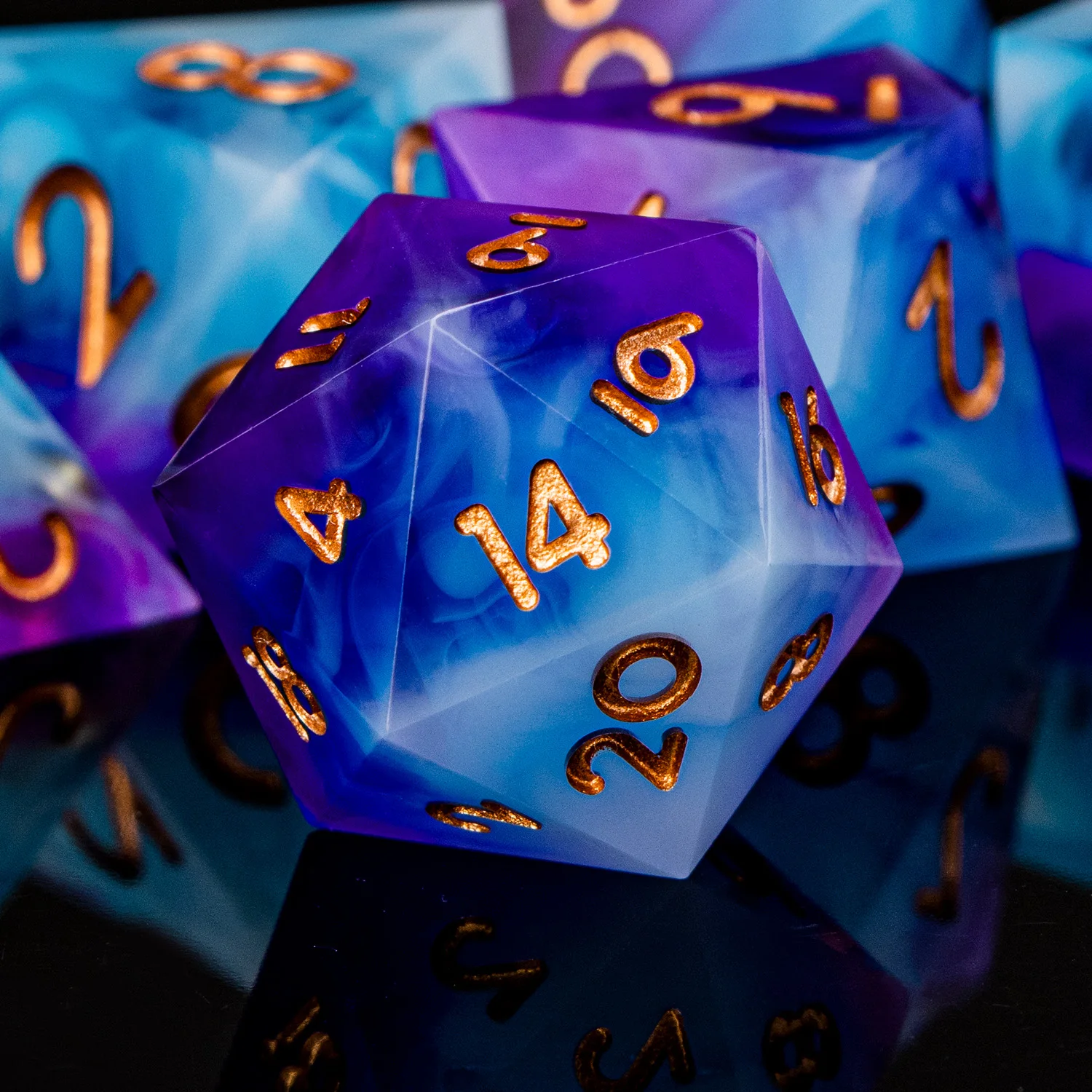 

Набор из 7 граненых кубиков DND с острыми краями из смолы для настольных ролевых игр Dungeons & Dragons, фиолетовые кубики D&D