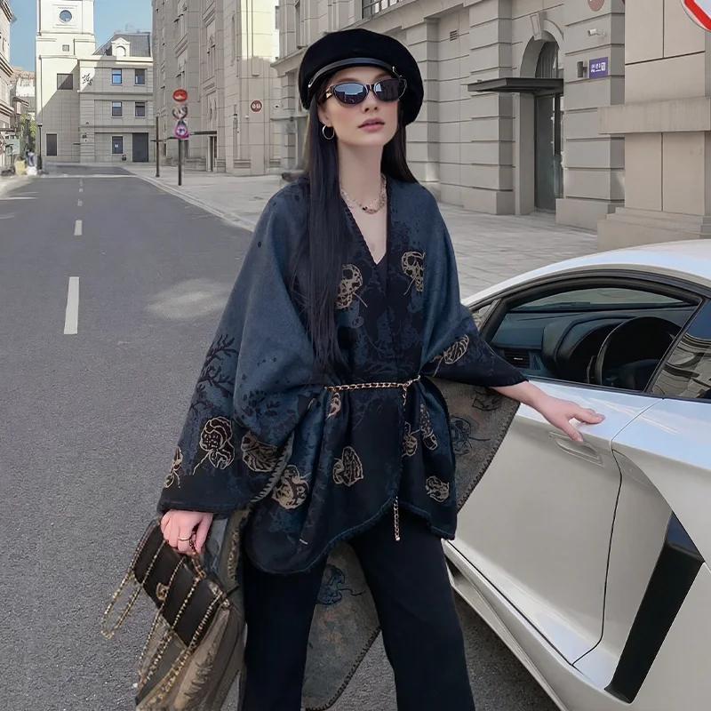 

Women's Vintage Gothic Oversized Knitted Poncho Dark Floral Ethnic Style Shawl Wrap for Fall/Winter Streetwear