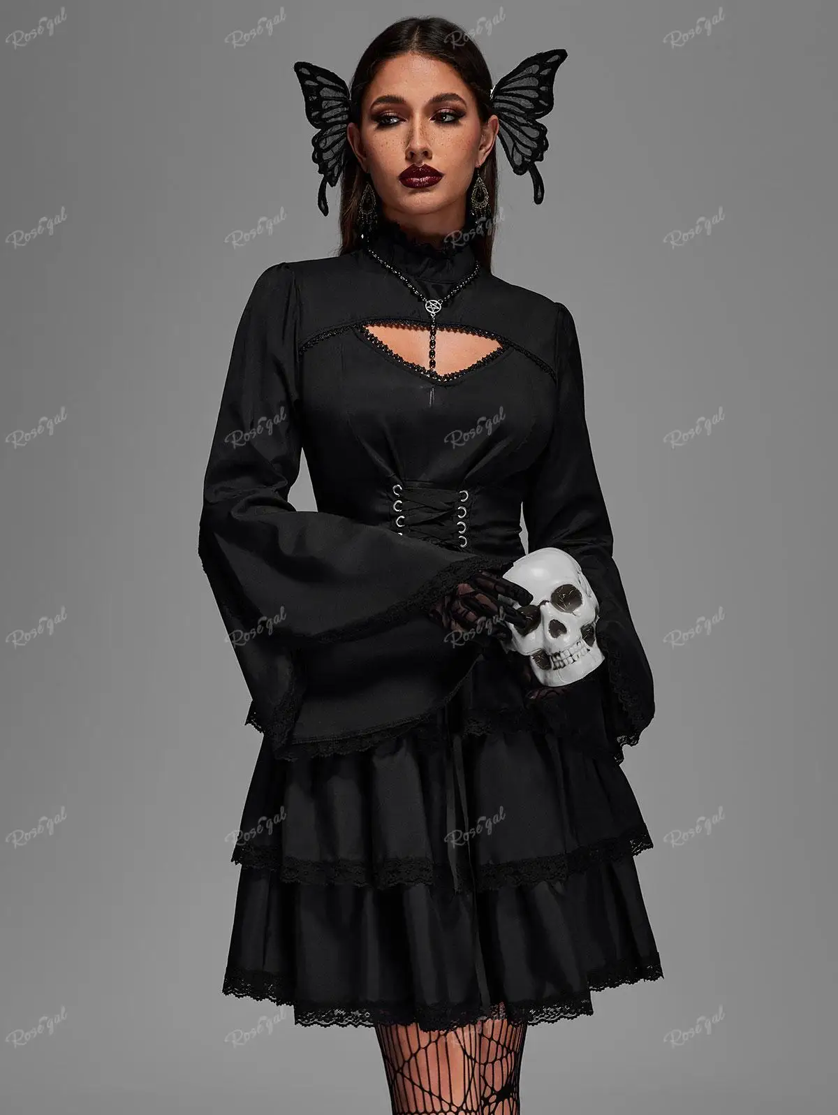 Rosegal Gothic Schnürung geschichtete Kleider plus Größe Blumen Spitzen besatz Ausschnitt Flare Ärmel Rüschen knielange einfarbige Vestidos