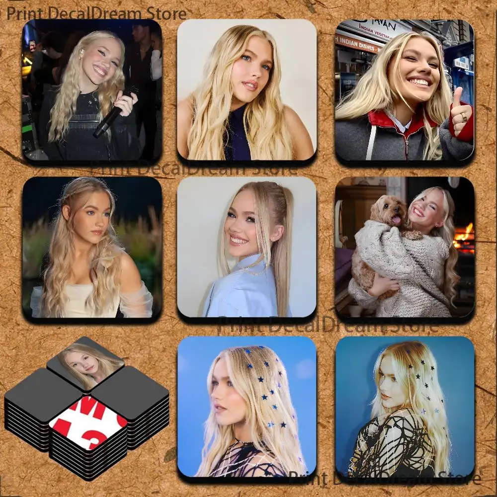 

Singer F-Freya Skye Magnetic Refrigerator Magnets Cute and Creative Refrigerator Magnets Souvenirs and Gifts
