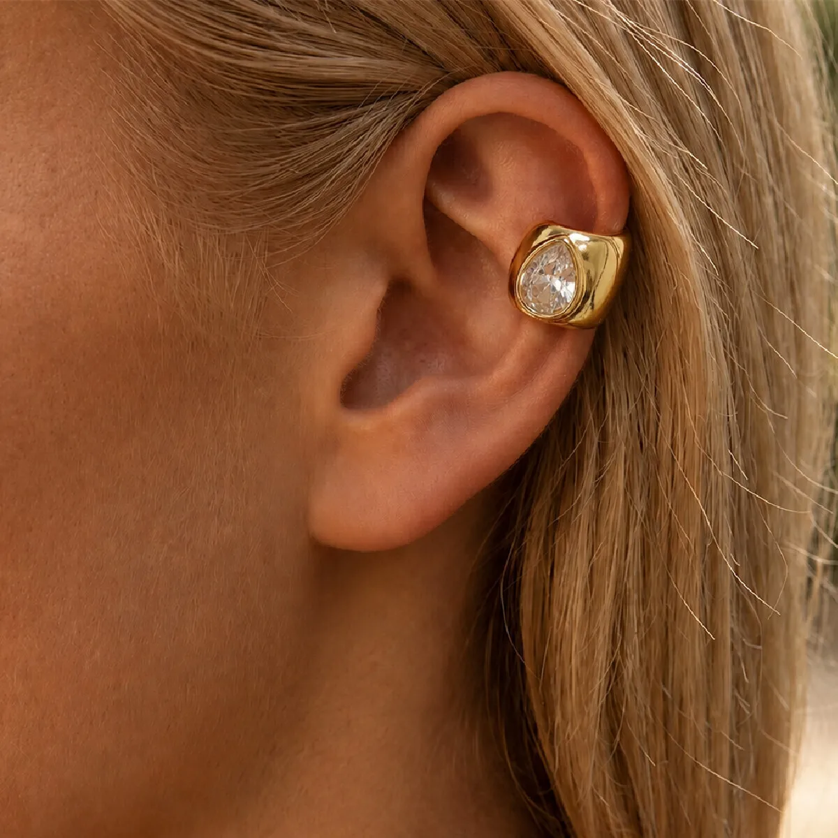 SHIXIN Classic Trendy 18K Gold Plated Inlay Droplet Shaped Rhinestone Ear Clip Hypoallergenic Waterproof Stainless Steel Jewelry