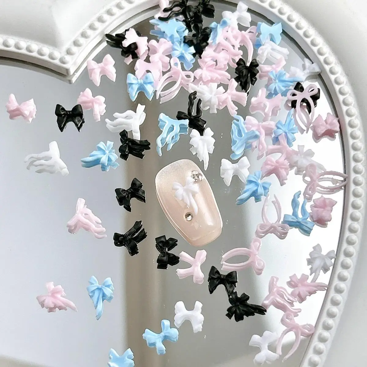 50PCS Mehrere Stil Linie Band Bögen Harz Nagel Charms Candy Farbe Süße Krawatten Bowknots Nail art Dekorationen für DIY Fee Nägel