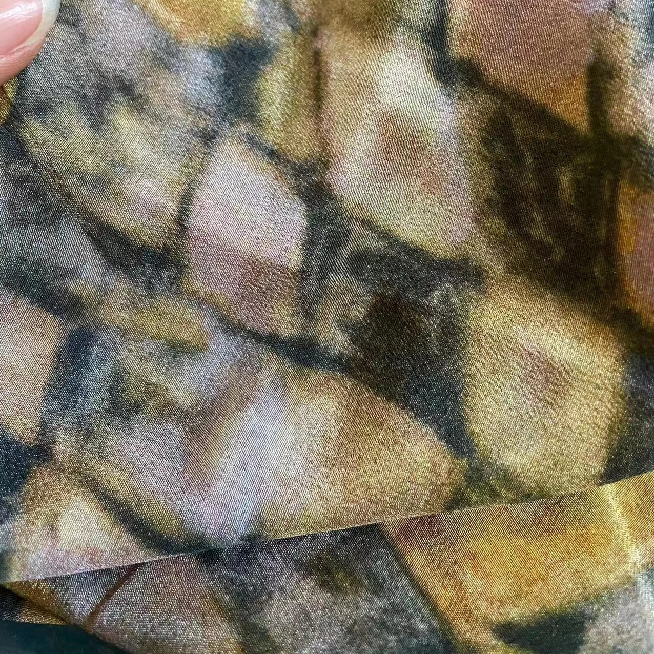 

Шелковая крепдешинная ткань шириной 140 см, ширина 14 мм, в клетку, для мягкой удобной классической рубашки, пижамных брюк, R2387