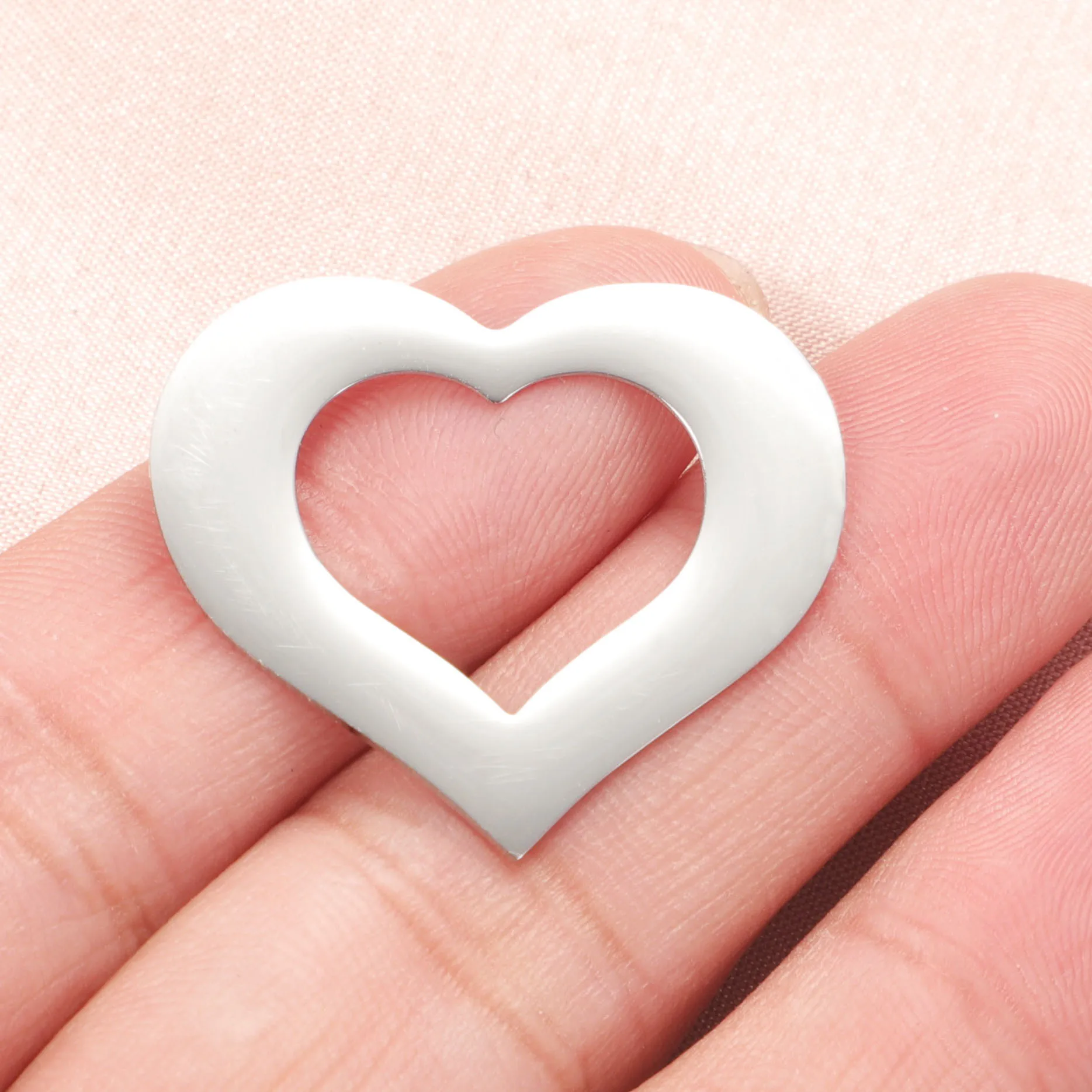 

20Pcs/Lot Stainless Steel Hollow Big Heart Pendant Charms For DIY Making Necklaces Bracelet Jewelry 26.1*30.3mm