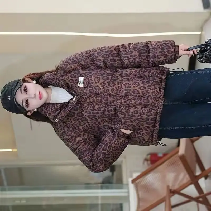 

Новинка зимы 2025 года, куртка с хлопковой подкладкой с леопардовым принтом, женское пуховое пальто в западном стиле, женские парки, короткая верхняя одежда, повседневная верхняя одежда, топ