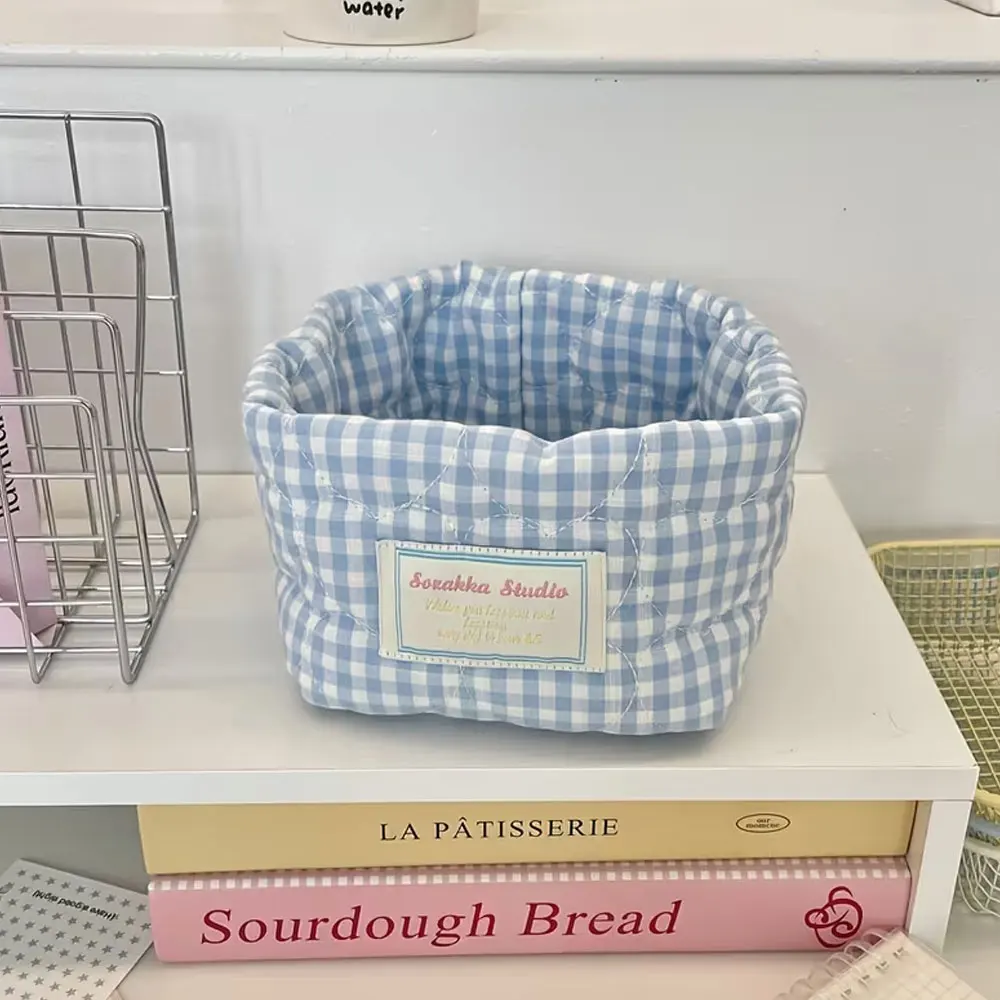 Plaid Heart-Shaped Storage Basket, Foldable Open-Top Bucket-Shaped Quilted Storage Box, Multi-Scenario Desktop Storage Basket, Suitable for Storing Skincare Products, Cosmetics, Small Items, Etc. Perfect for Home Decoration, Vacations, and School Use.