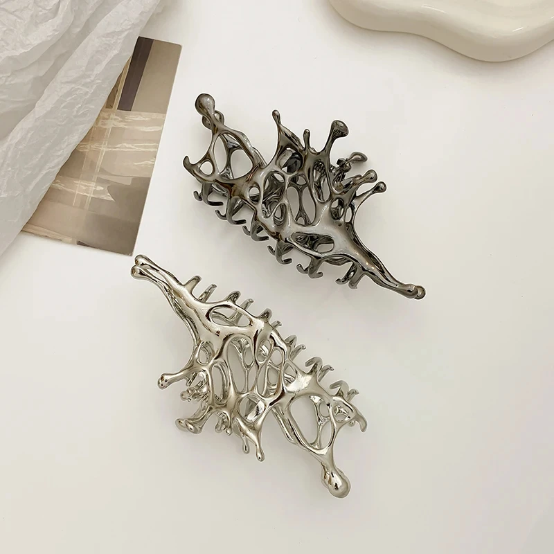 New Y2k Geometric Claw Clips Women Large Metal Silver Color Korean Fashion Shark Hair Clips Grab Clamps Girls Hair Accessories