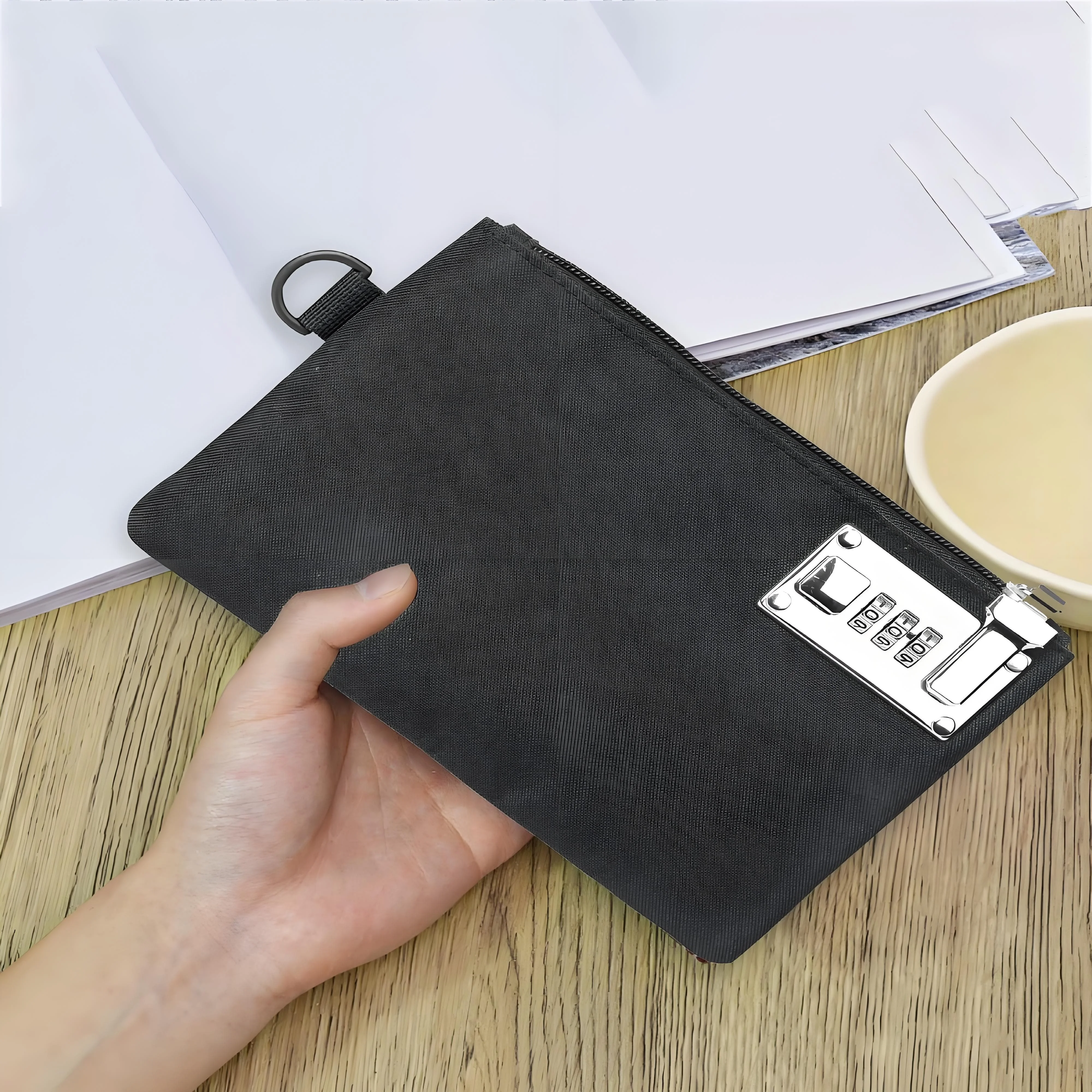 حقيبة أمان شديدة التحمل قابلة للقفل، حقيبة نقود مقاس 5 × 8 بوصة لجوازات الأموال والمجوهرات والأشياء الثمينة، وحدة تخزين متينة من النايلون (أسود)