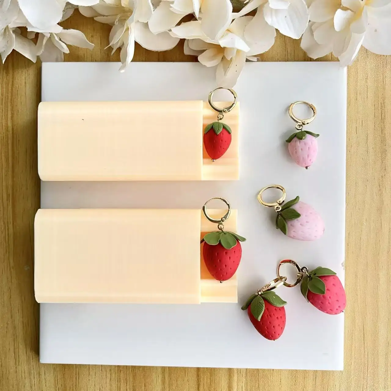 Fruit strawberry polymer clay bead roller, cute strawberry 3D roller mold, clay cutting mold and hand tools
