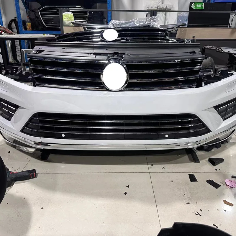 Applicable to front mouth assembly front and rear bumper front nose door flap headlight cover original factory