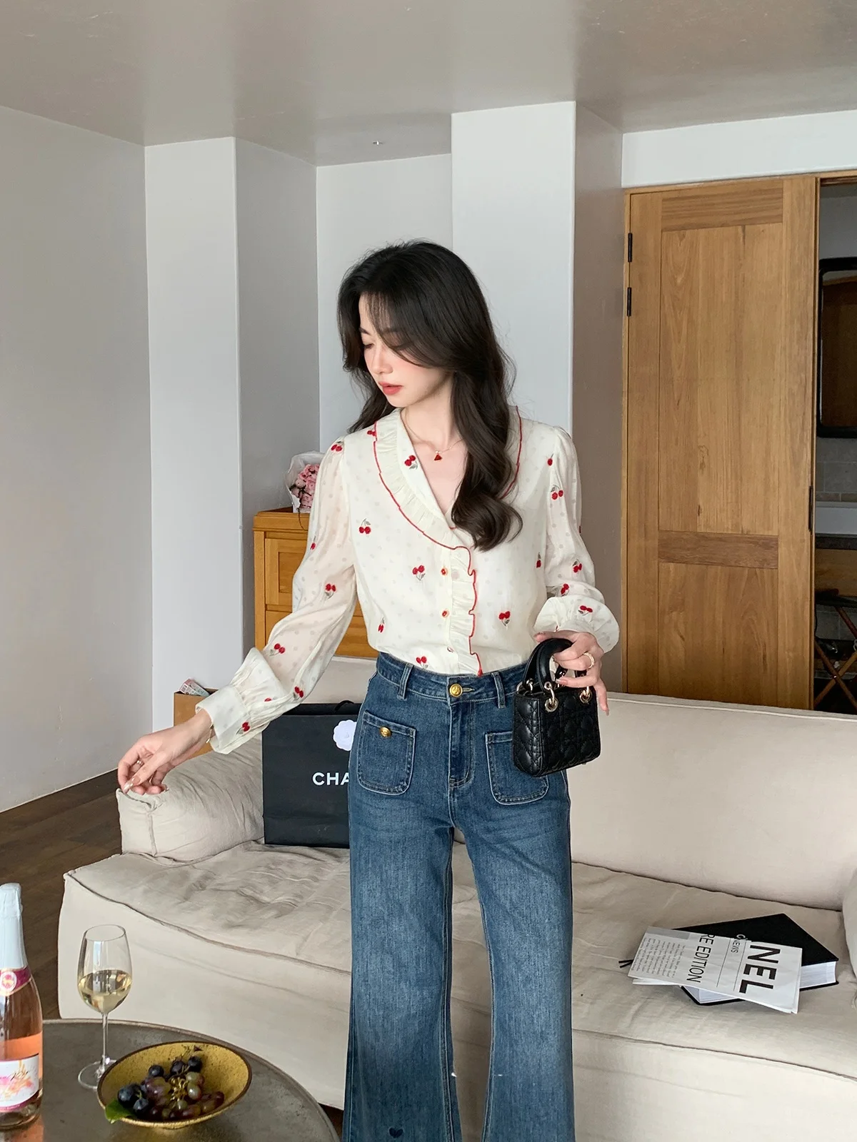 

Early Spring Women's irt Embroidered Lace Hem Cheered Top French Sle Loose Fit Long Sve V-Ne Button-Up Regular Thi...