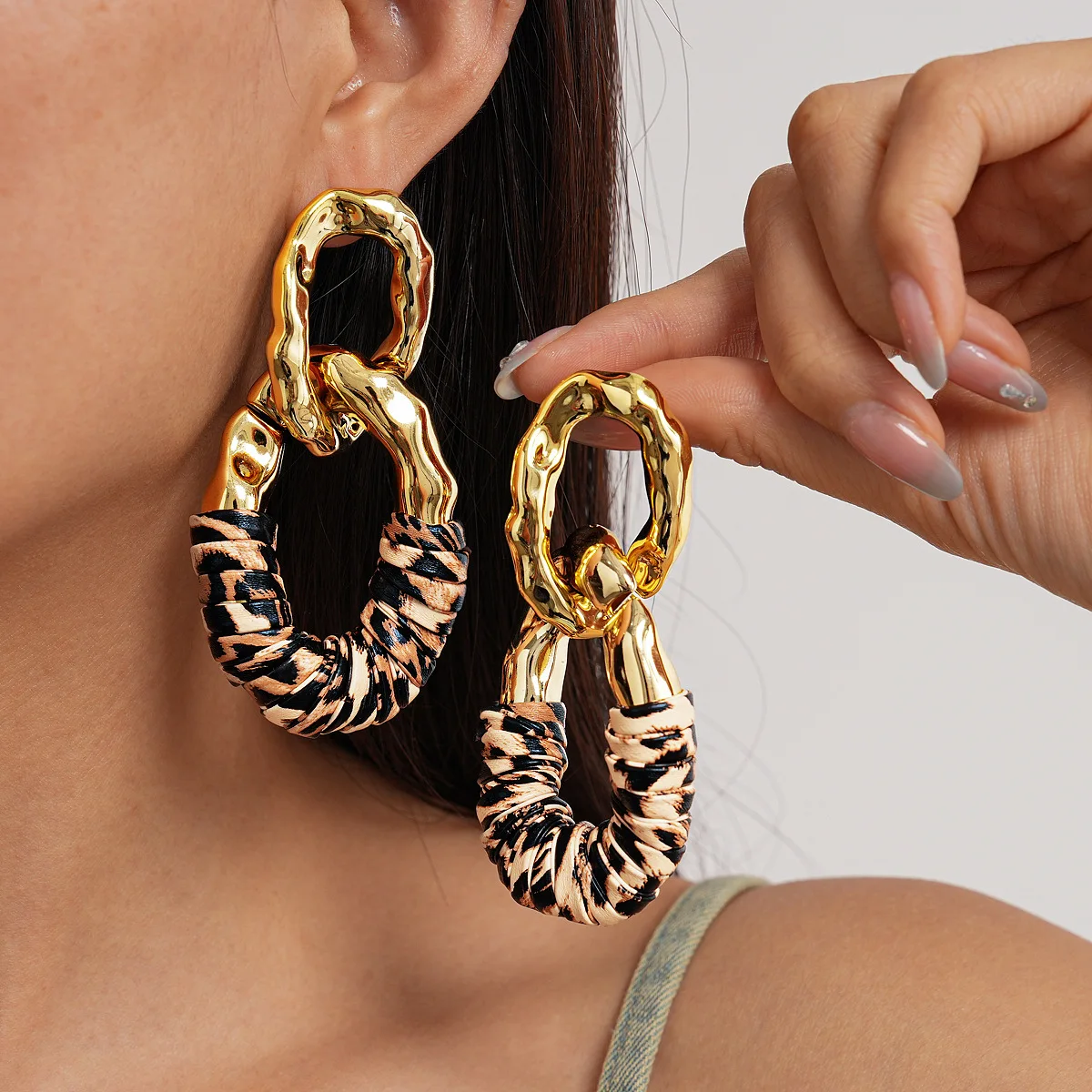 

European and American Exaggerated Metallic Leather Geometric Oval Silver Needle Earrings Personality Niche Earrings for Women