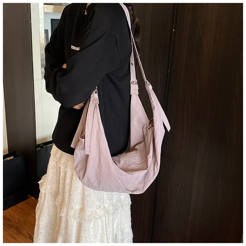 

Casual Dumpling Shaped Large Capacity Single Shoulder Bag for Women Commuter Lightweight Simple Cloth Bag
