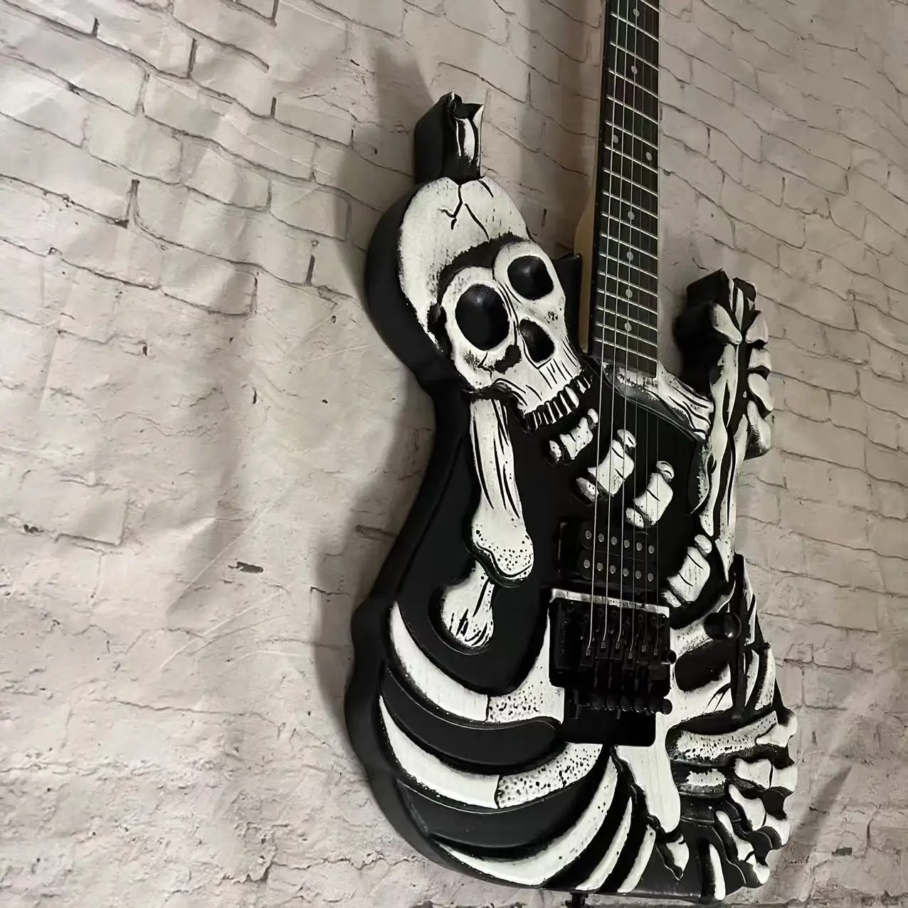 Electric Guitar 6-Chord Skeleton Carving Hand drawn Electric Guitar, Black Body, Factory Photo, In Stock, Order to Ship