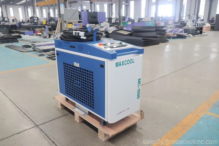 Portable Laser Cleaner 2000W 3000W Metal Rust Cleaning Hand Held Laser Cleaning Machine