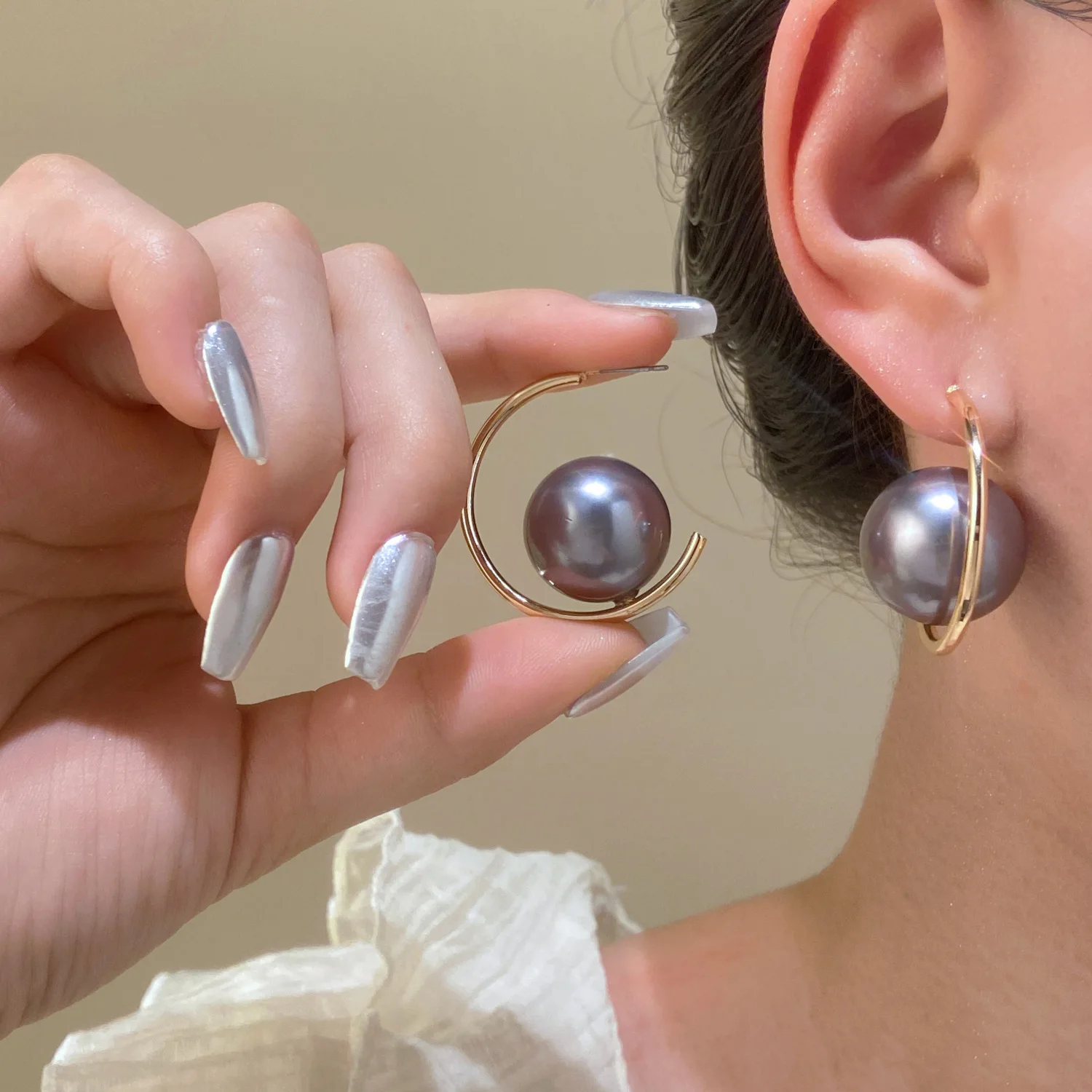 Exaggerated Big Pearl C Shaped Earrings For Jewelry 2025 Trending New Fashion Women's Geometric White Red Grey Pearl Earrings