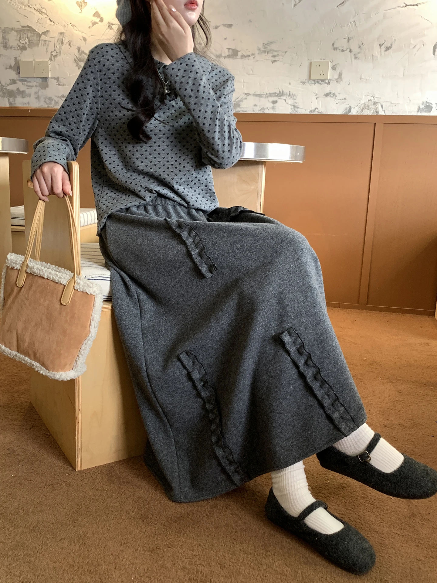 

Holli Korean Sle High Waist Midi Skirt with Lace Design Warm Woolen A-Line Skirt for Women Spring 2026 New Arrival