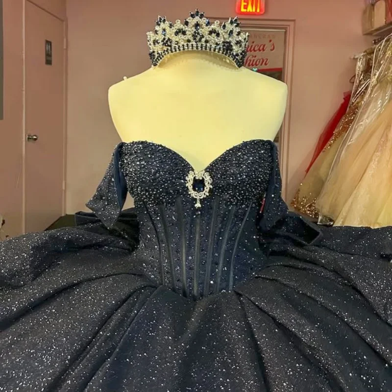 

Блестящие темно-синие платья Quinceanera по индивидуальному заказу с открытыми плечами, блестящая аппликация, длинный хвост, большой бант, Vestido 15, Quinceanera