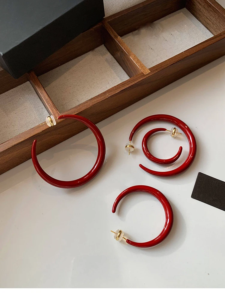 2026 Neujahrs-Ohrringe in Weinrot mit Emaille, C-förmig, europäischer und amerikanischer Stil, schlichte Accessoires für Damen – Detail 3