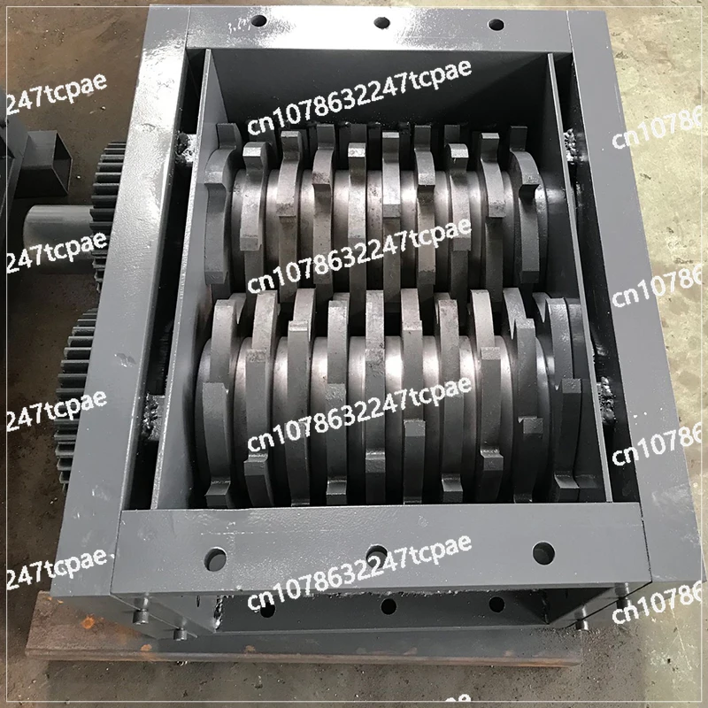 Shredder plastic large knife box small single and double axis steel crusher tank oil drum wood crushing spacer custom