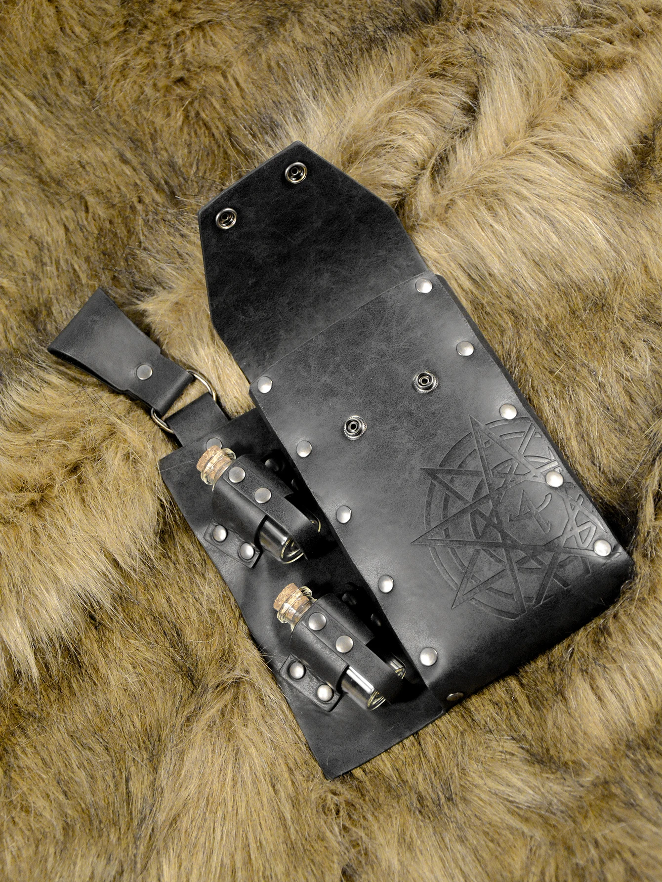 ยุคกลาง Alchemy ขวดเอวกระเป๋า Healer Potion ขวด PU หนังกระเป๋า Gothic Retro แม่มดตัวช่วยสร้างคอสเพลย์เครื่องแต่งกาย Props