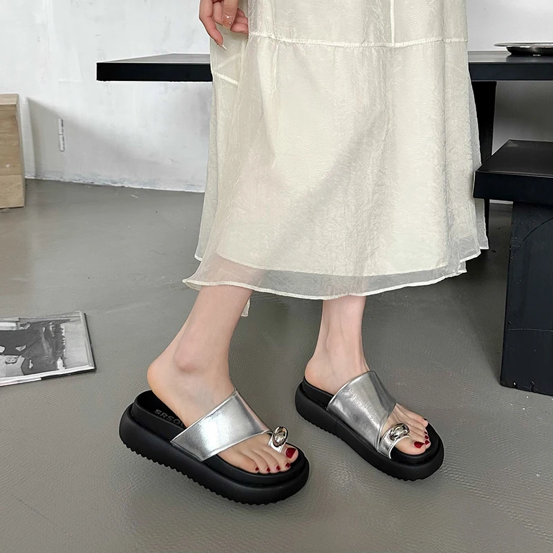 Sepatu sandal wanita rendah sandal Platform wanita Butterfly-Knot Musim Panas 2024 Roma wanita karet slide kain dasar tumit tinggi