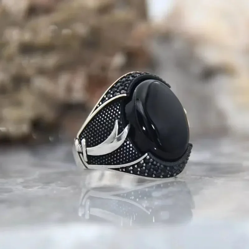 New European and American Retro Curved Sword Men's Ring With Oval Gemstone Black Diamond Embellishments