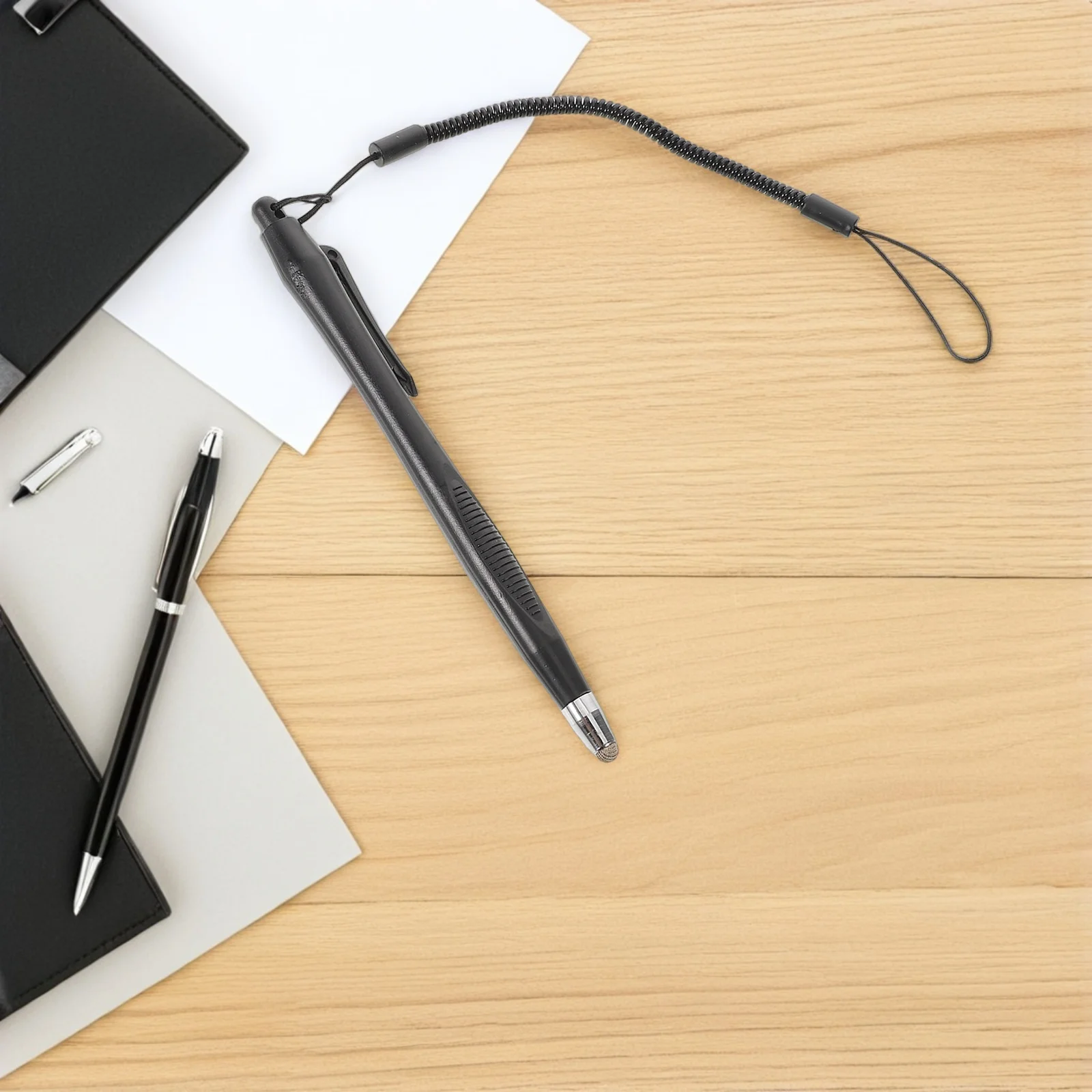 قلم شاشة تعمل باللمس بتصميم مريح للأجهزة اللوحية تجربة رسم سلسة للكتابة