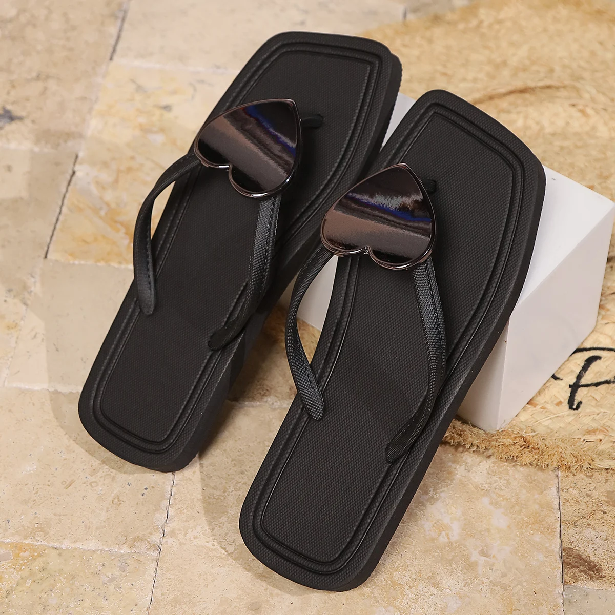 Sommer-Flats, Flip-Flops, 2025, neue Oberbekleidung, Hausschuhe, rutschfeste Damen-Strand-Flip-Flops – Detail 29