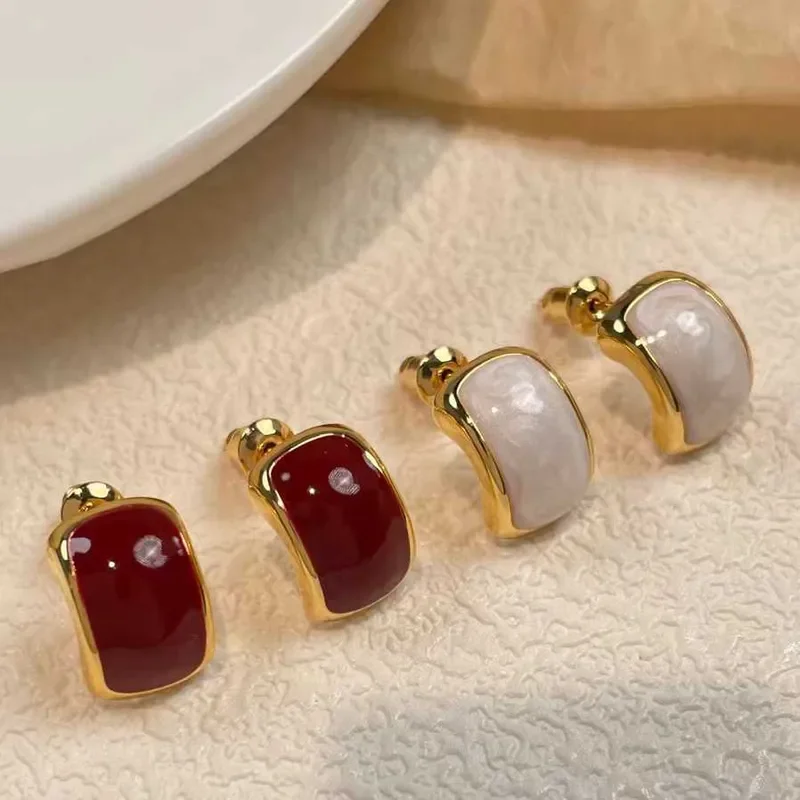 Starry sky quicksand stud earrings French retro white drip glaze simple atmosphere earrings temperament red versatile fashion