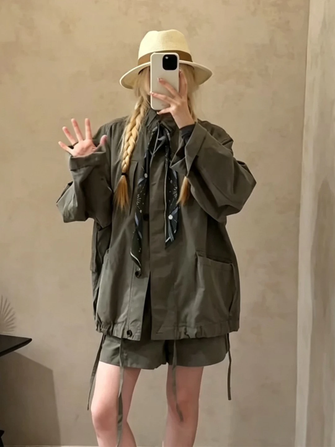 Xin Zilai Workwear Style Short Jacket Set Women's Autumn 2026 Retro Money Workwear Short Pants Two Piece Set Casual Fashion