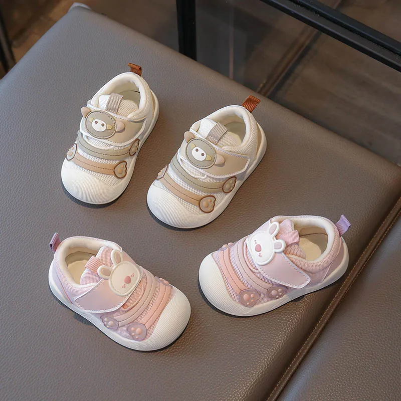 

Детская прогулочная обувь с милыми животными, повседневная обувь для малышей, дышащая сетка, новинка 2025, модная детская спортивная обувь с закрытым носком, мягкая подошва