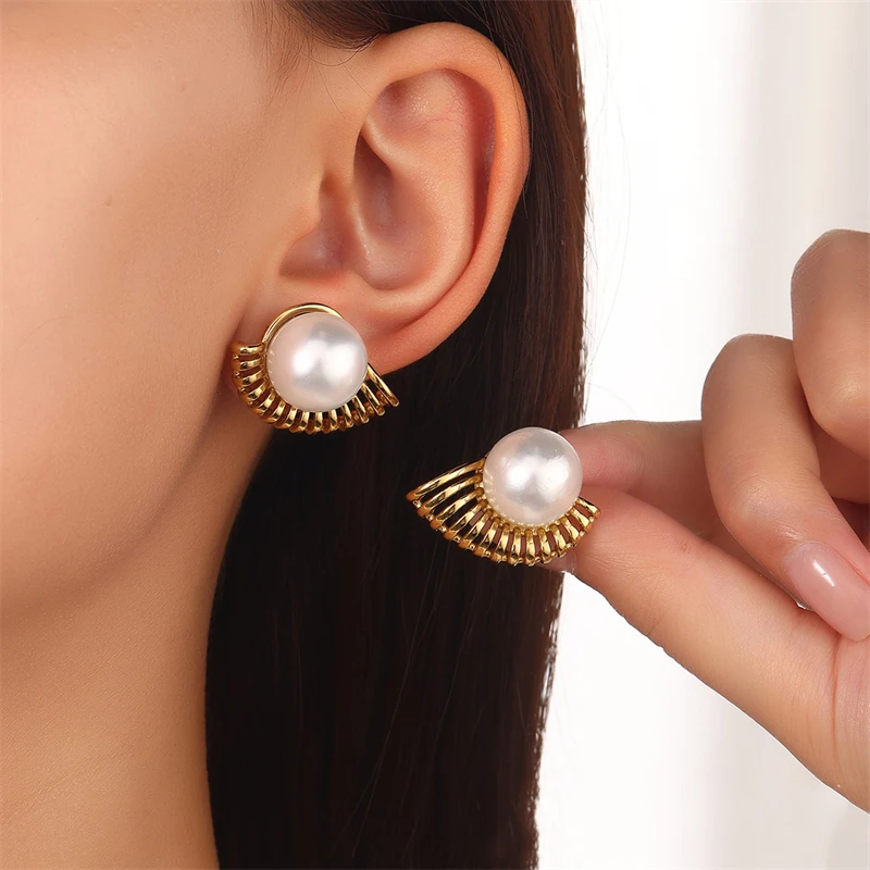 New Fashion Pearl Stud Earrings for Women Hollow Gold Color Metal Fan Shape Female Unusual Earrings Geometry Ear Jewelry 2025