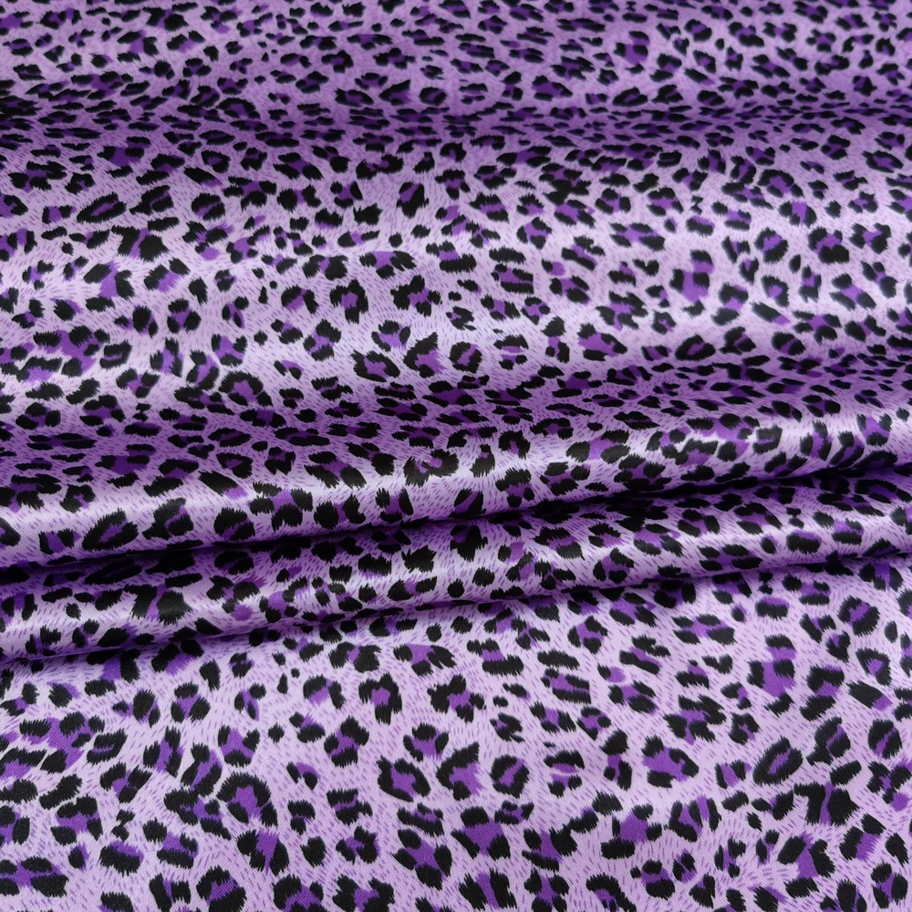 1 Meter x 1,48 Meter Afrika-Leopardenmuster Satinstoff für Schals, Kleider, Pyjamas und Futter – Detail 24