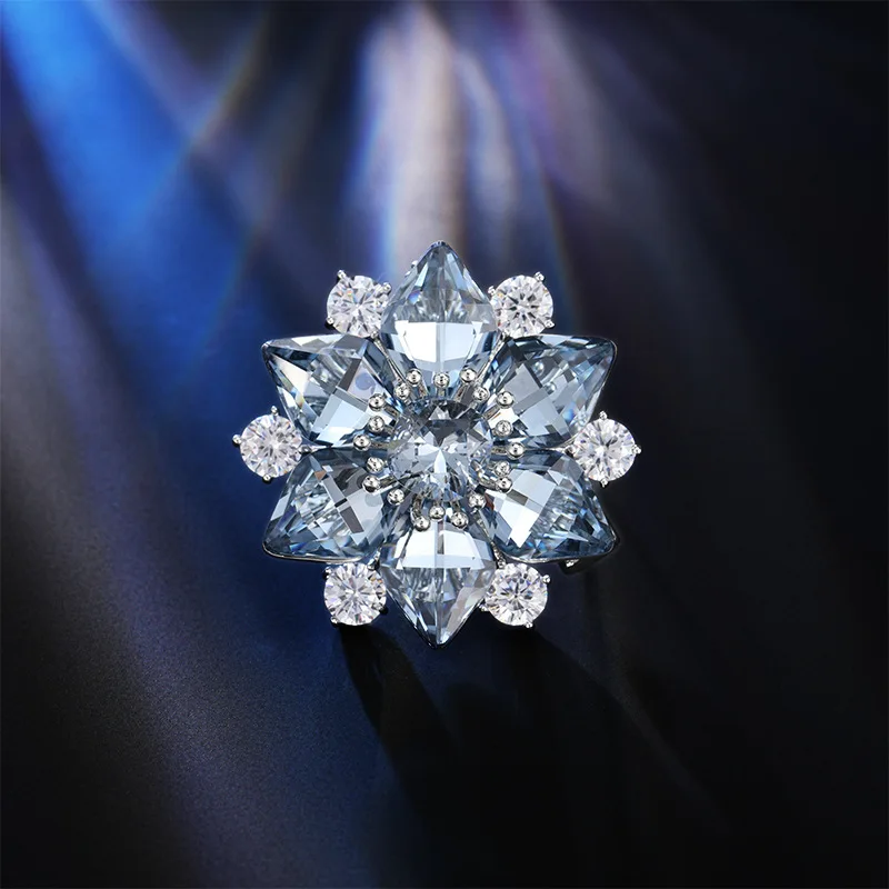 Chinese Style Lucky Auspicious Ice Blue Crystal Zircon Snowflake Brooch Luxury Pin For Women Suit Coat Party Wedding Daily Wear