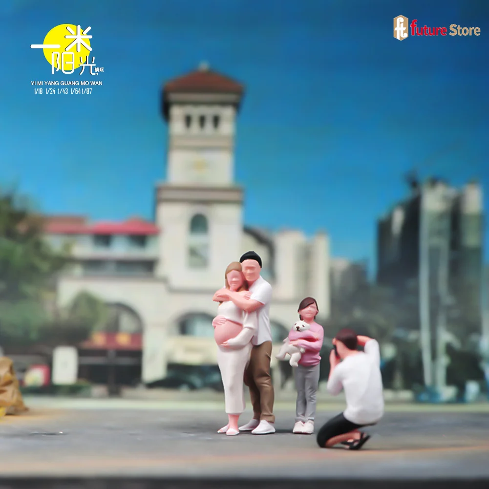 Miniature Figure 1/87 1/64 1/43 1/24 1/18 Take Photos Couple Pregnant Woman Holding Child Mother Dolls Scene Props Display Decor - Image 3