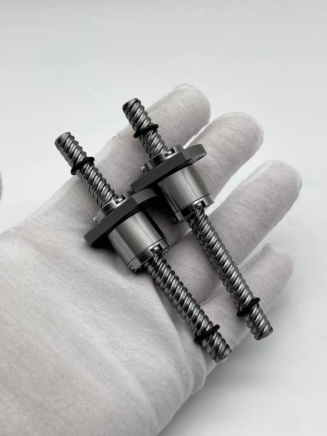 Diameter 4 5 6 8 10 12 14mm Precision Ground Mini Ball Screws YGT0401 YGT0501 YGT0602 Ball Screw For Elevator Small Ball Screws