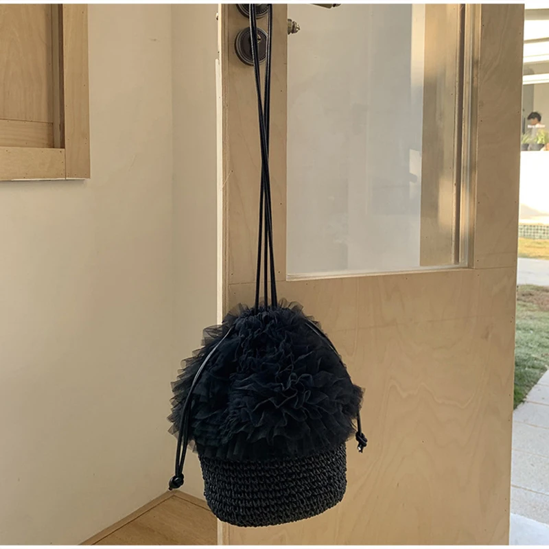 Damen-Straw-Bucket-Bag mit Mesh-Spitzenbesatz, handgefertigte Häkel-Schultertasche im Boho-Stil für den Sommer und Alltag – Detail 7