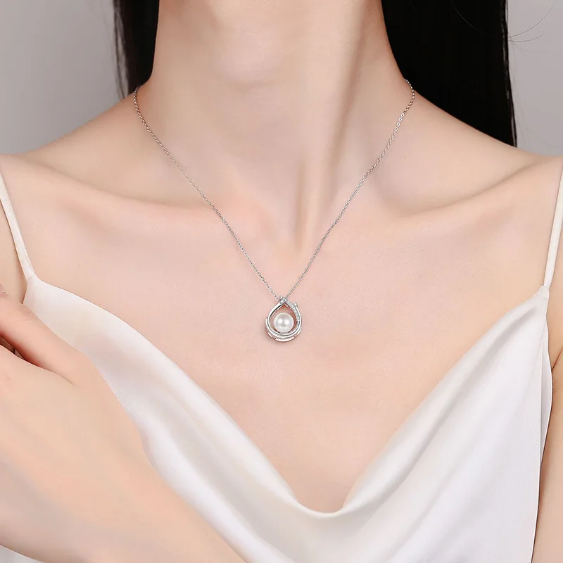 

S925 Silver Freshwater Pearl Necklace, Women's Moissanite Pendant, Collarbone Chain Accessory