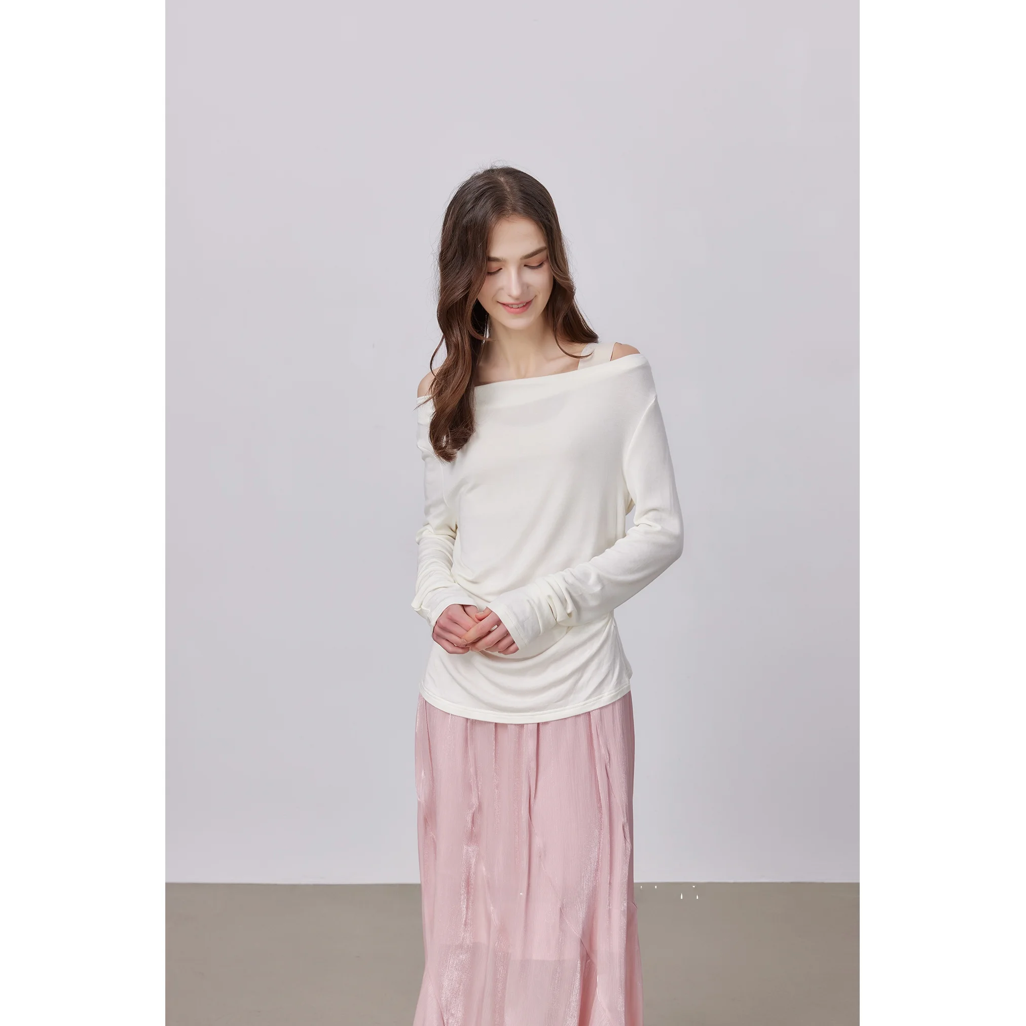 

Белая драпированная блузка на одно плечо YUUSCC, новинка весна-лето, приталенный крой, простой дизайн, повседневный шик, женский топ