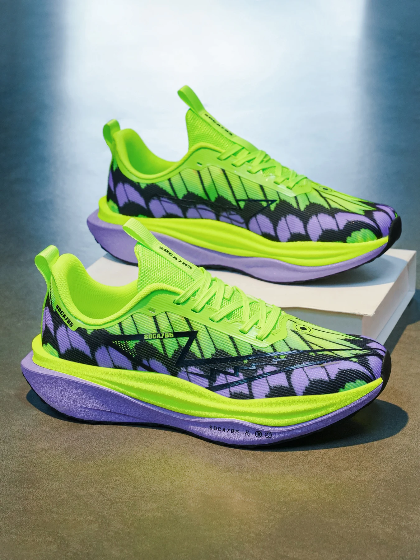 Running Shoes Men Women Breathable Cushioned Sneakers Geometric Pattern Lightweight Sports Trainers Jogging Walking Gym Training