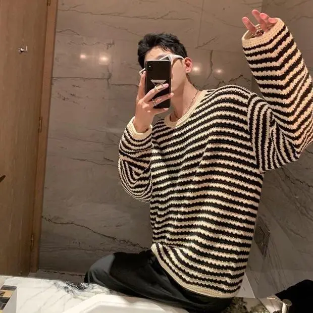Maglione a maniche lunghe cavo a righe lavorato a maglia all'uncinetto retrò vento pigro Top casual girocollo da uomo sottile primaverile e autunnale