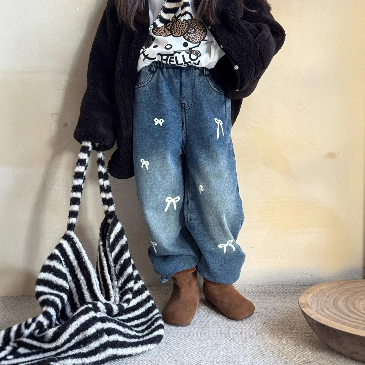 Girls Winter Fashion Fleece Lined Denim Pants 2026 New Butterfly Knot Embroidered Wide Leg Jeans Children Blue Trousers