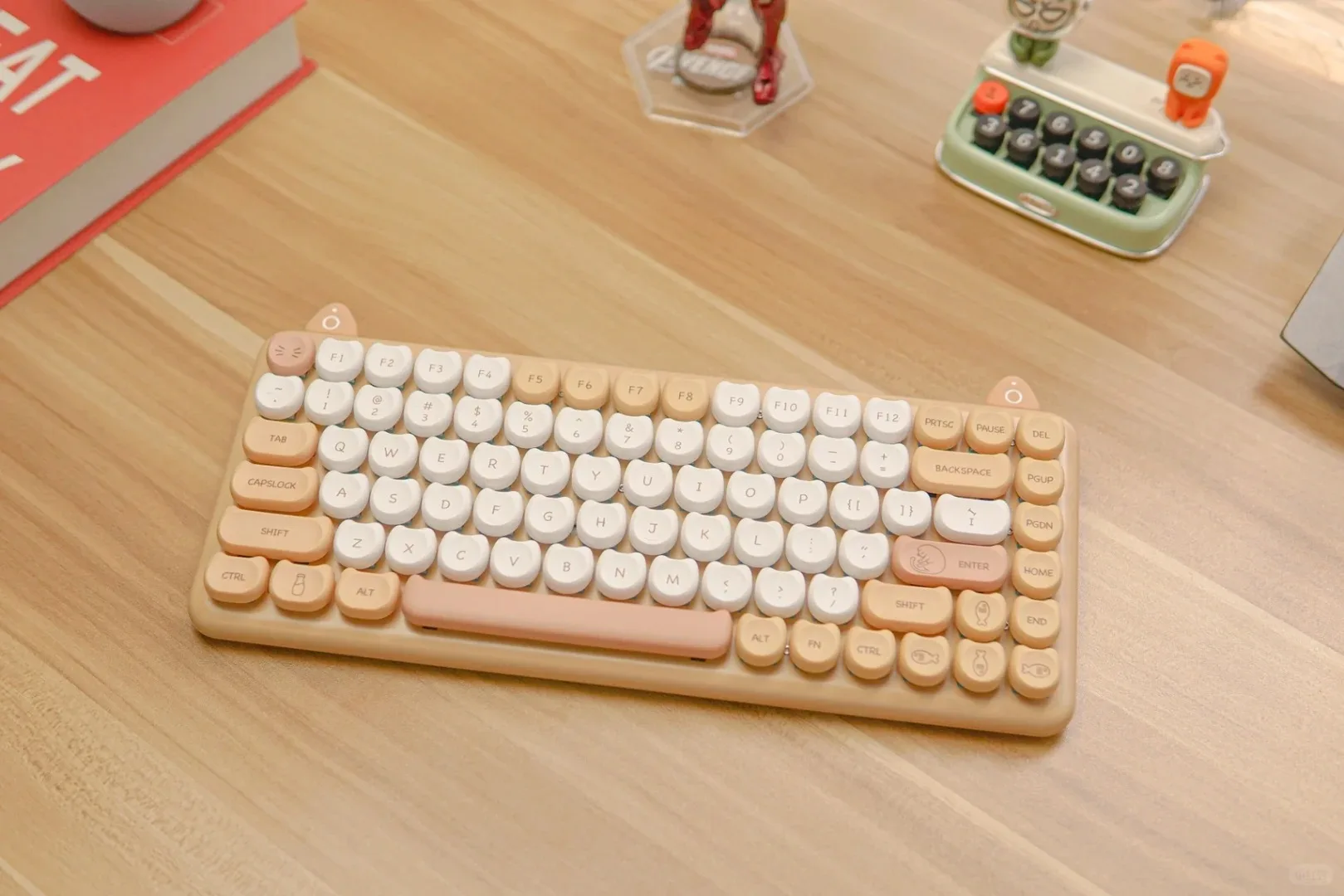 Tastiera meccanica Bluetooth IQUNIX M80 Cat Tastiera da gioco retroilluminata bianca dual-mode wireless gialla arancione