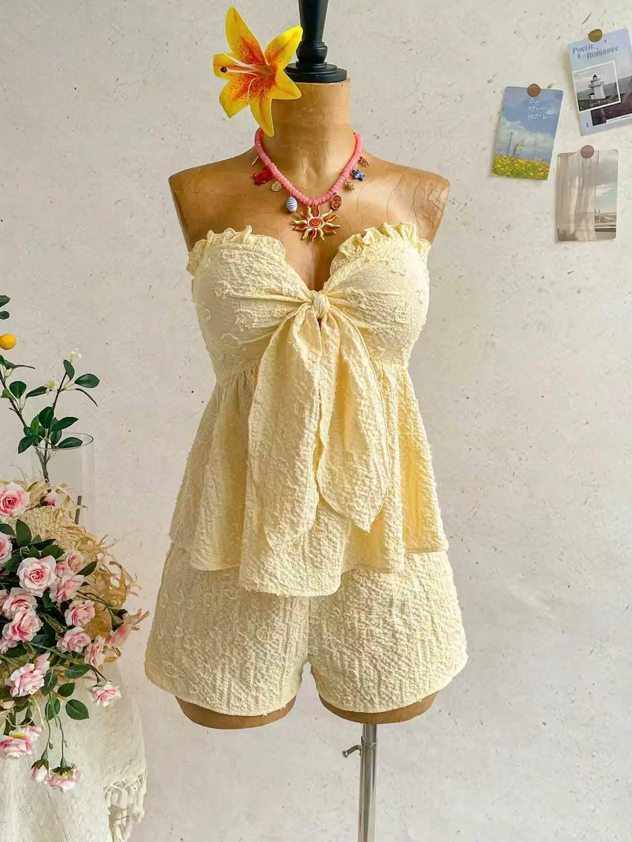Women's Summer Two-Piece Set, Tube Top with Knotted Front Ruffle Top and Shorts Set, Casual Vacation Beachwear.