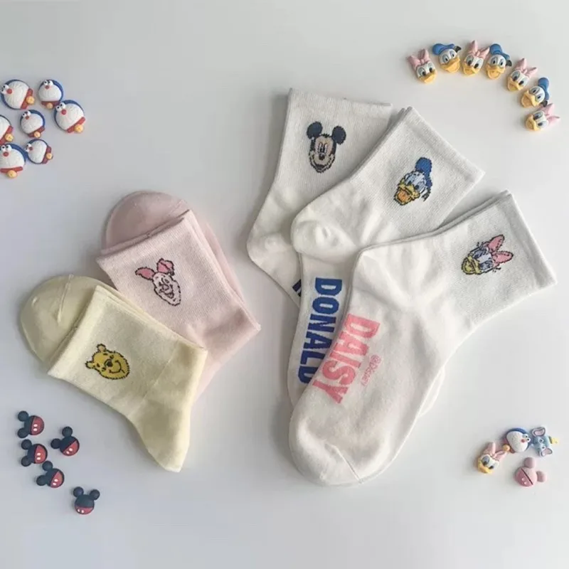 Mercancía de anime Pato Donald Mickey calcetines lindos de verano de dibujos animados de alto valor personalidad de barril medio parejas calcetines de moda versátiles